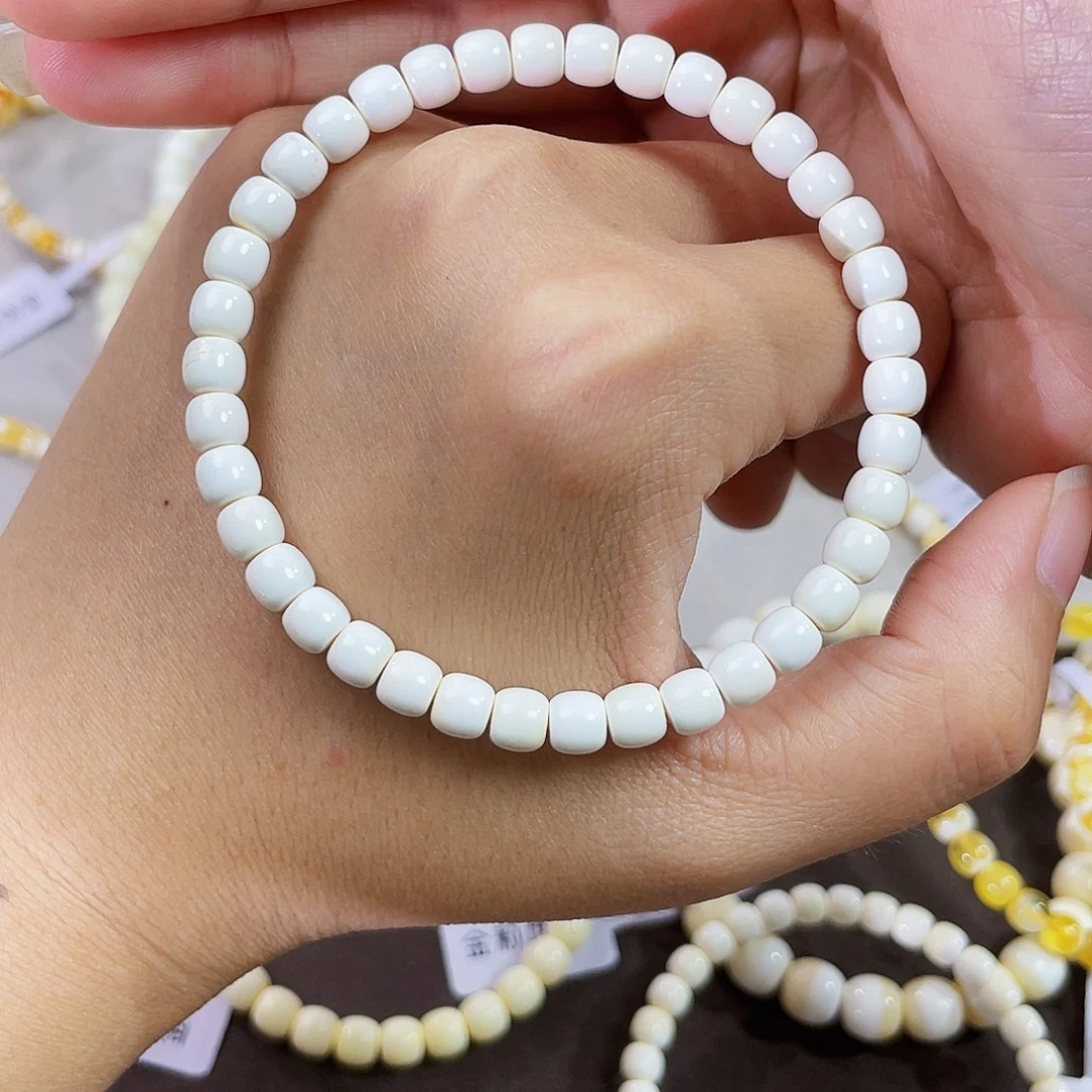 咩***㈍琥珀未镶嵌裸石5.5漆白