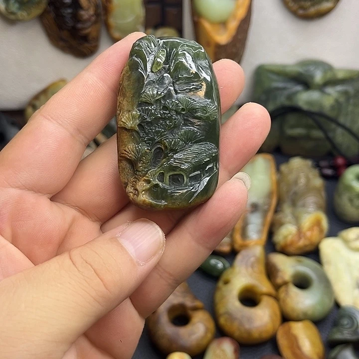 颈饰未镶嵌岫岩河磨玉（透闪石质玉）