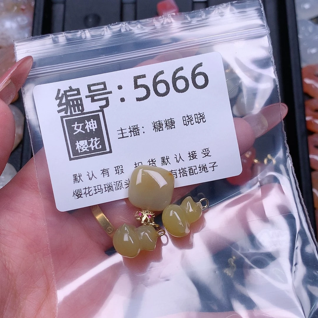 玛瑙/玉髓颈饰合金三**?