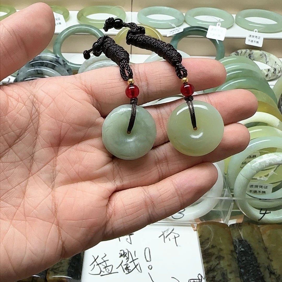 蛇纹石玉手镯未镶嵌两个