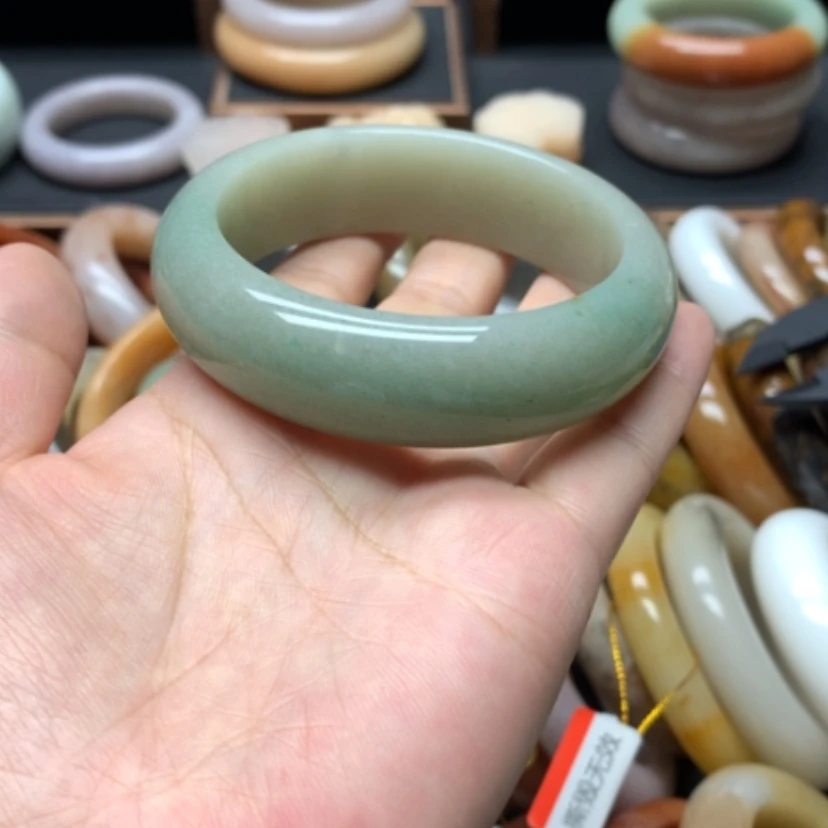 【闪购商品】石英质玉手镯未镶嵌58