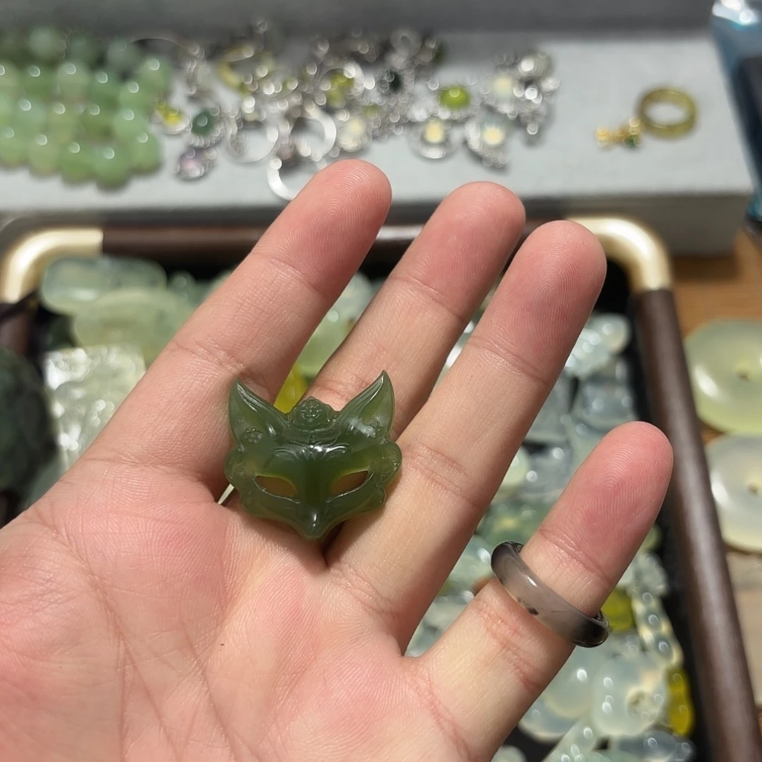 i***u蛇纹石玉未镶嵌颈饰