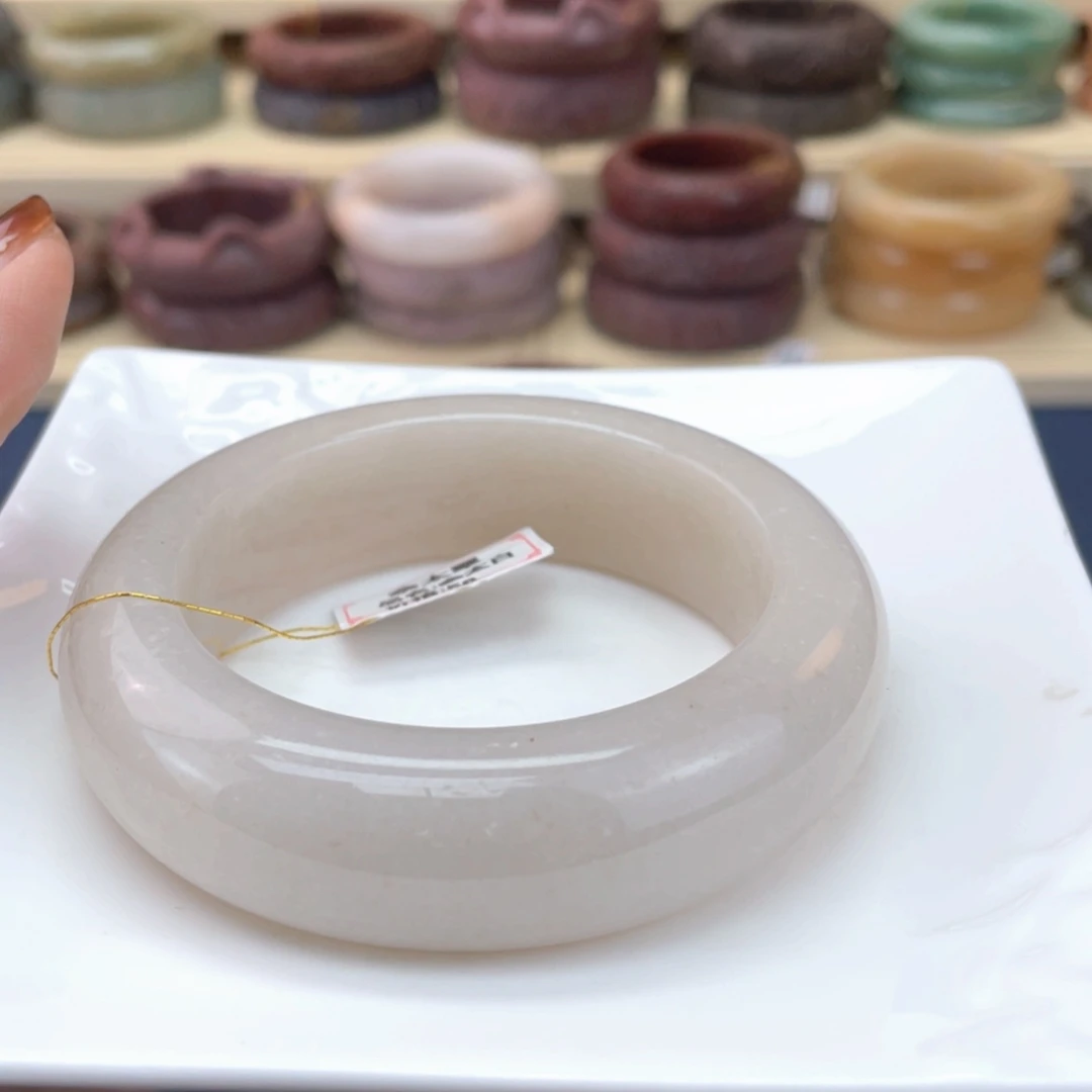 【闪购商品】石英质玉手镯未镶嵌l****莉