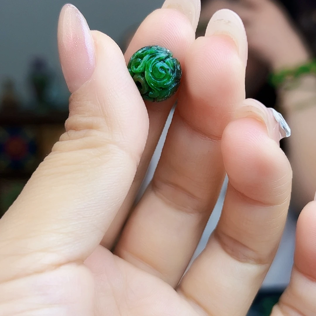翡翠未镶嵌颈饰多样性