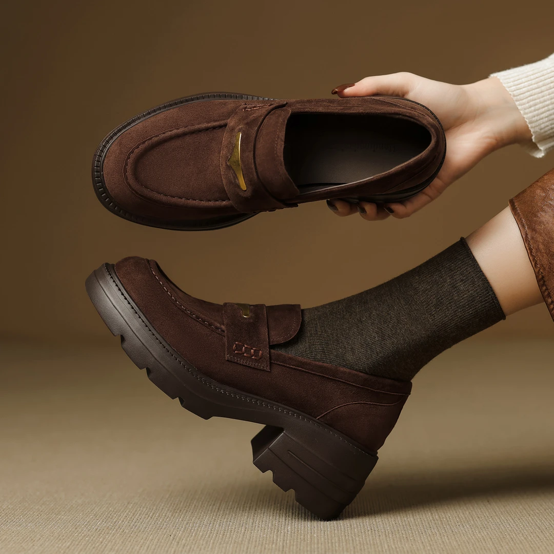 2025年秋冬新款学院风厚底乐福鞋女粗跟复古百搭时尚高跟小皮鞋女