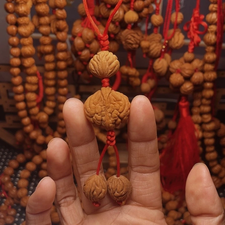 木质类龙纹桃枭挂件