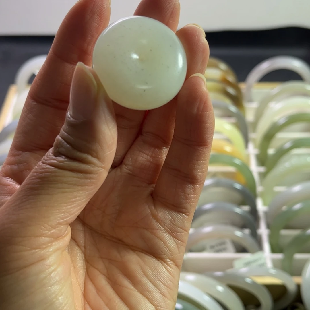 和田玉吊坠未镶嵌