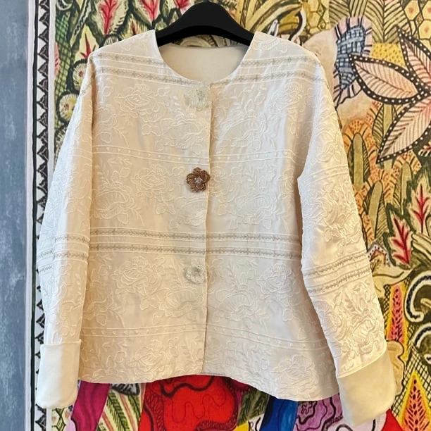 【大G精选】“设计纹路” 重工提花刺绣手工工艺扣子外套