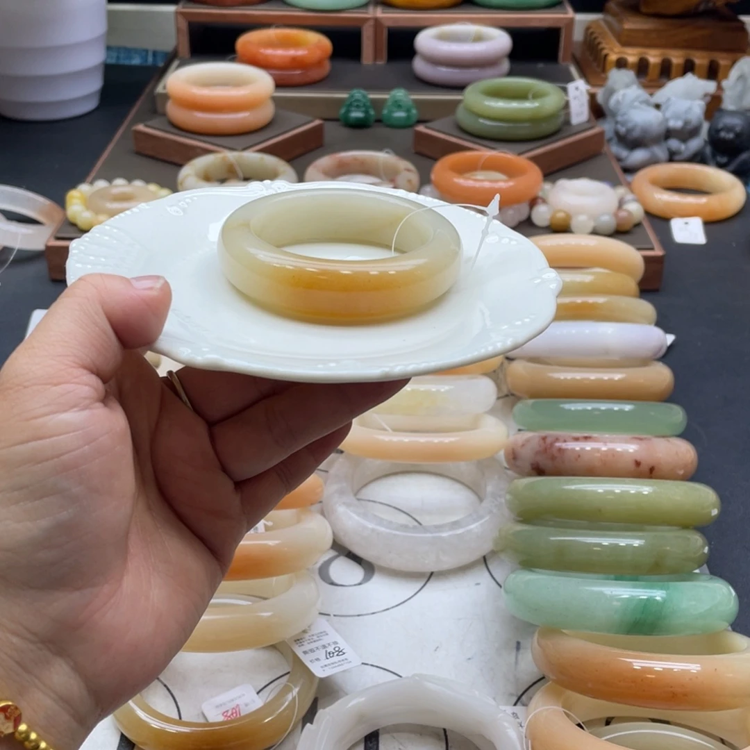 回***雪石英岩玉未镶嵌手镯