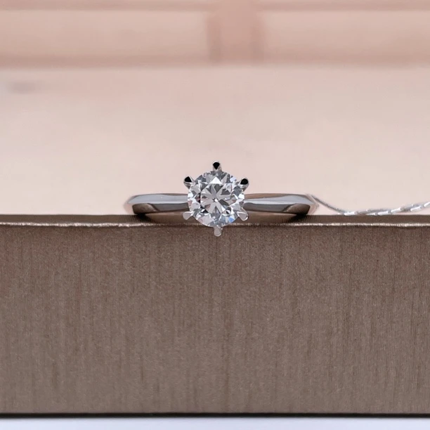 18K金主钻51分经典简约水滴六爪独钻女戒GIA净度VS颜色H 13#