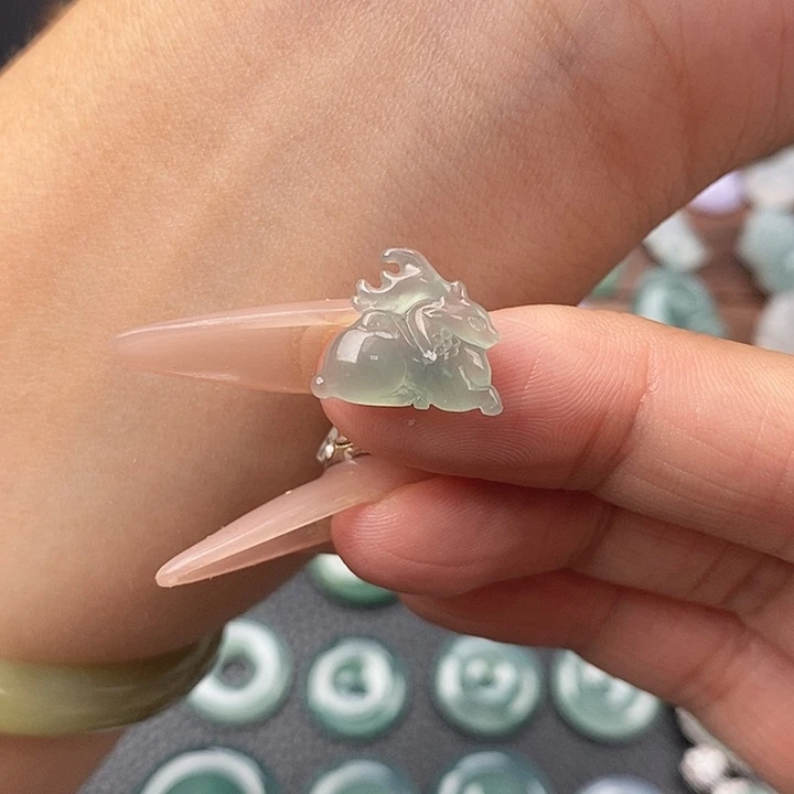 颈饰未镶嵌翡翠一鹿有你