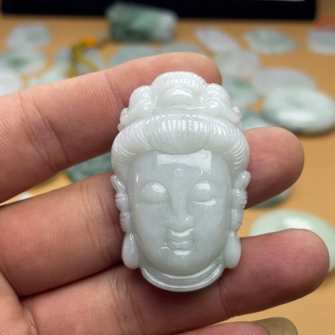 翡翠未镶嵌颈饰观音头