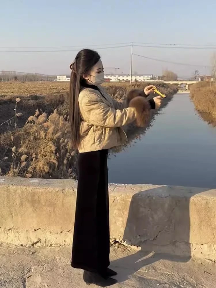 时尚气质名媛外套女2025秋冬新款纯色毛毛袖口国风棉服外套