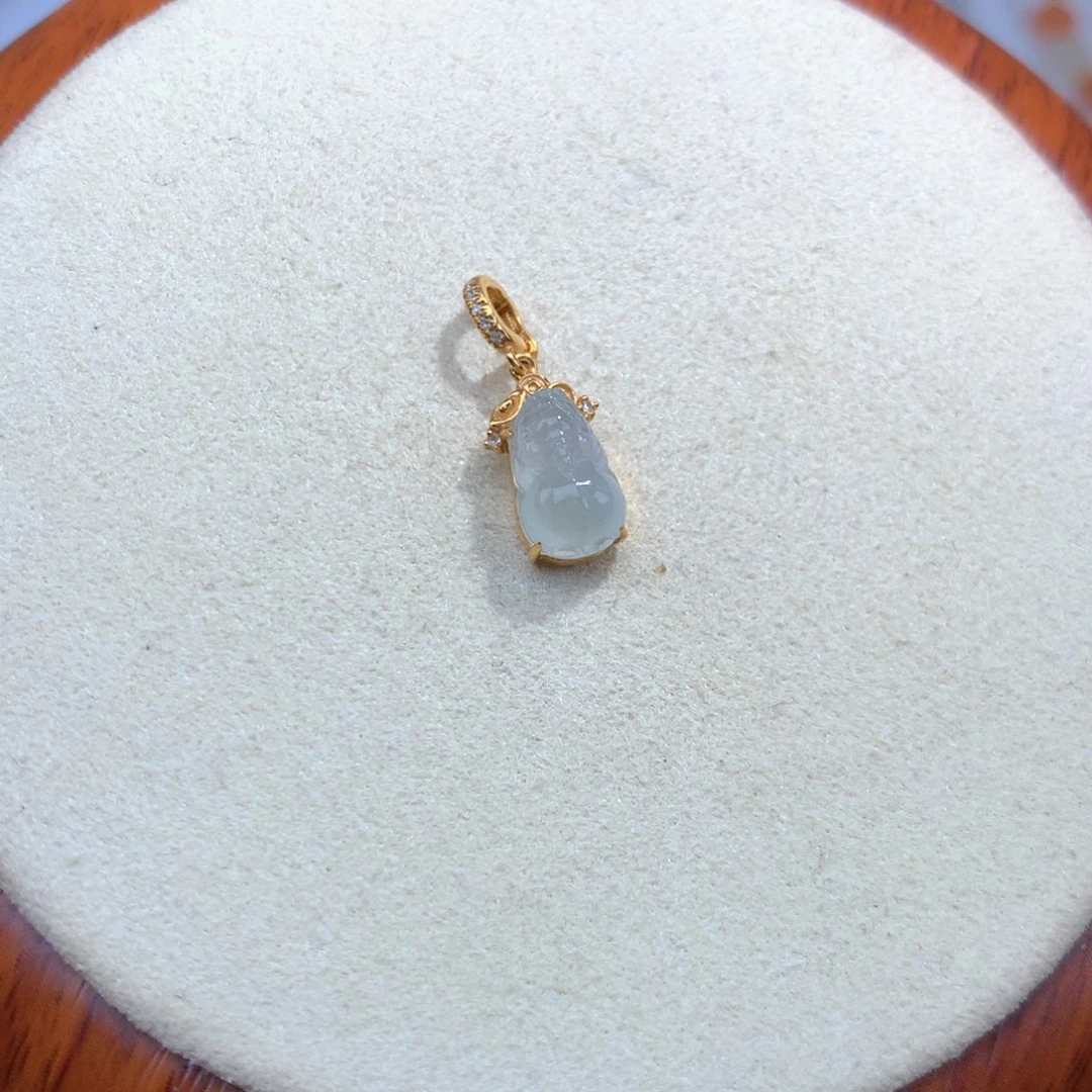 翡翠18K金镶嵌项链貔貅滴溜