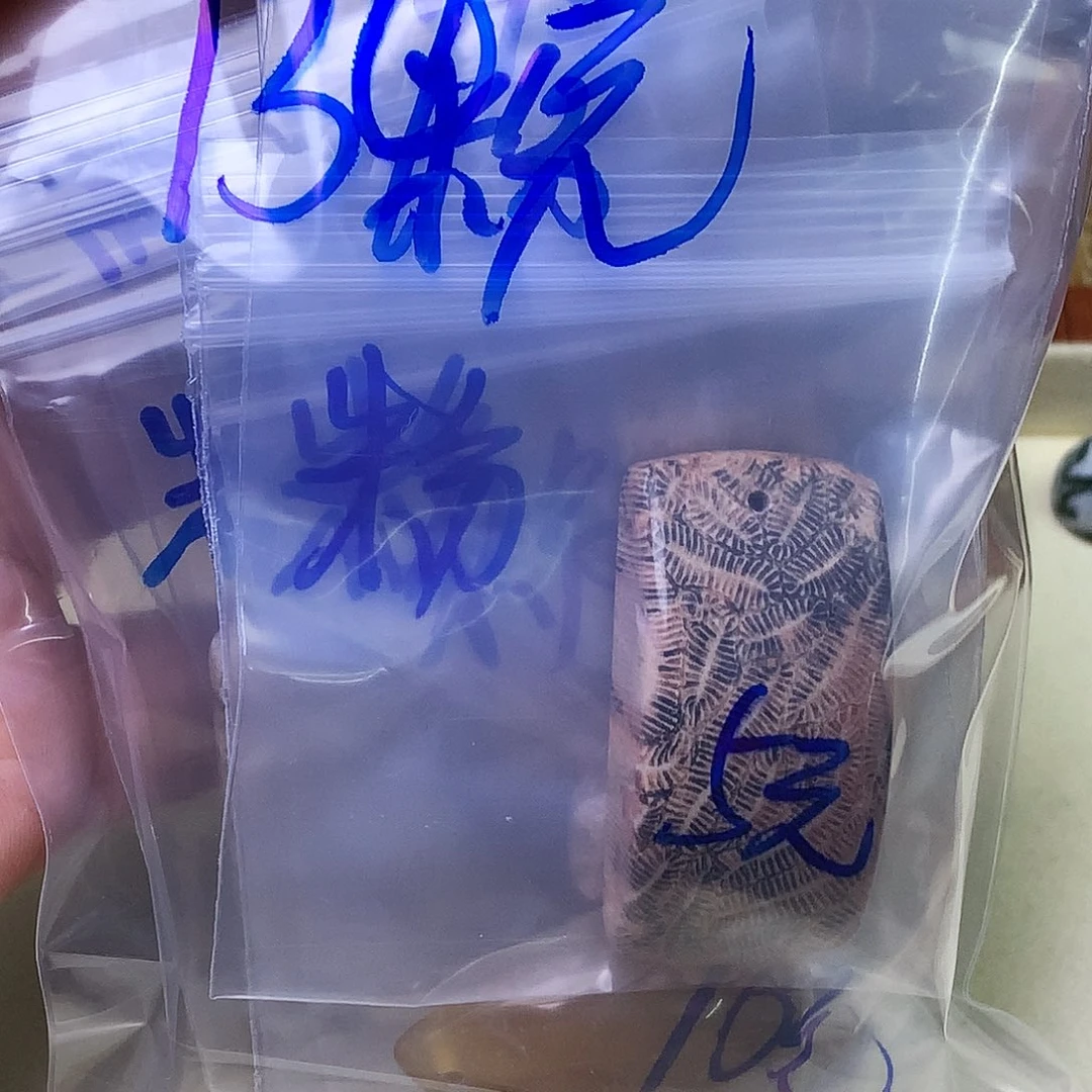 石英质玉颈饰未镶嵌粉*点