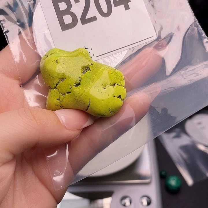 湖北十堰原矿绿小松