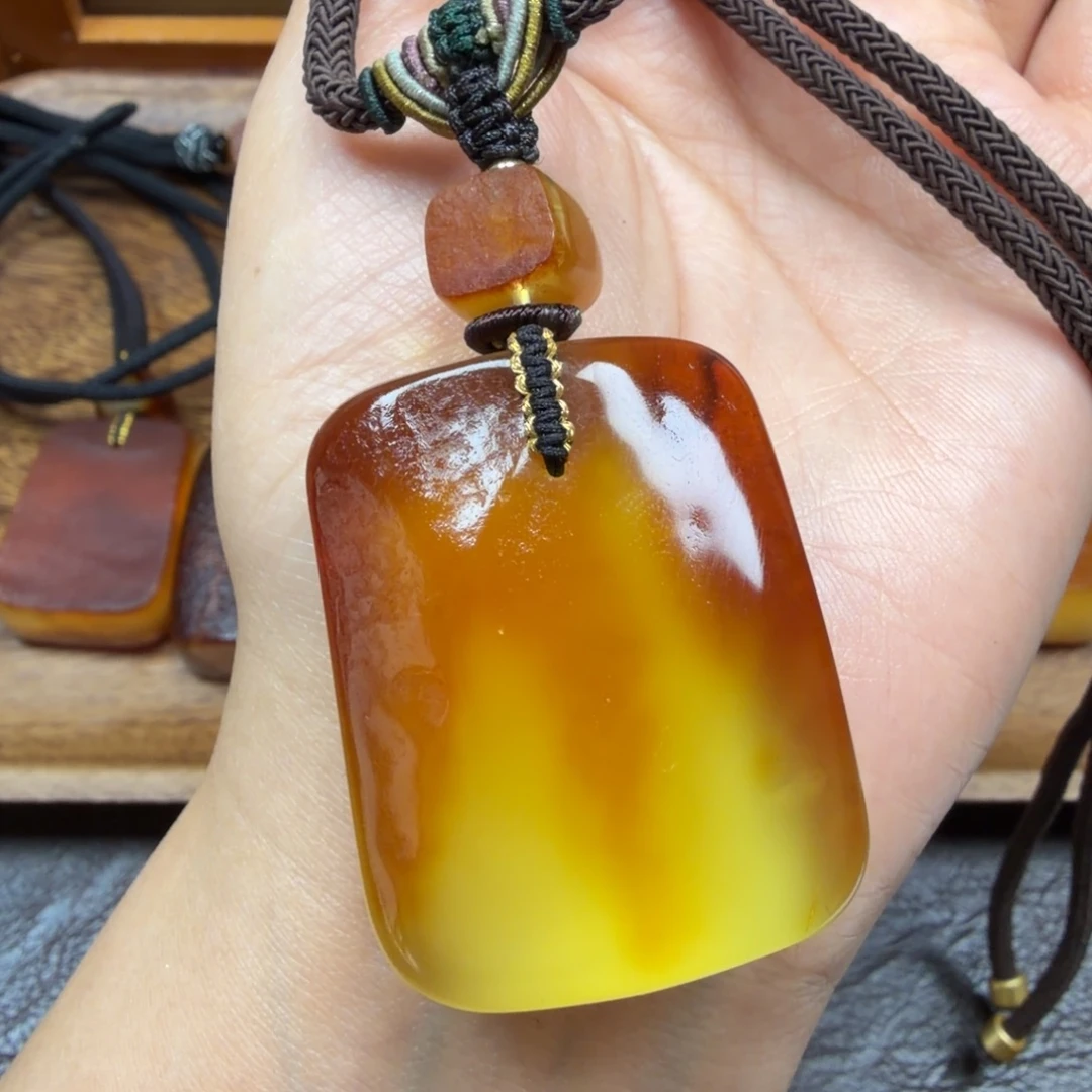琥珀未镶嵌吊坠(赠链)