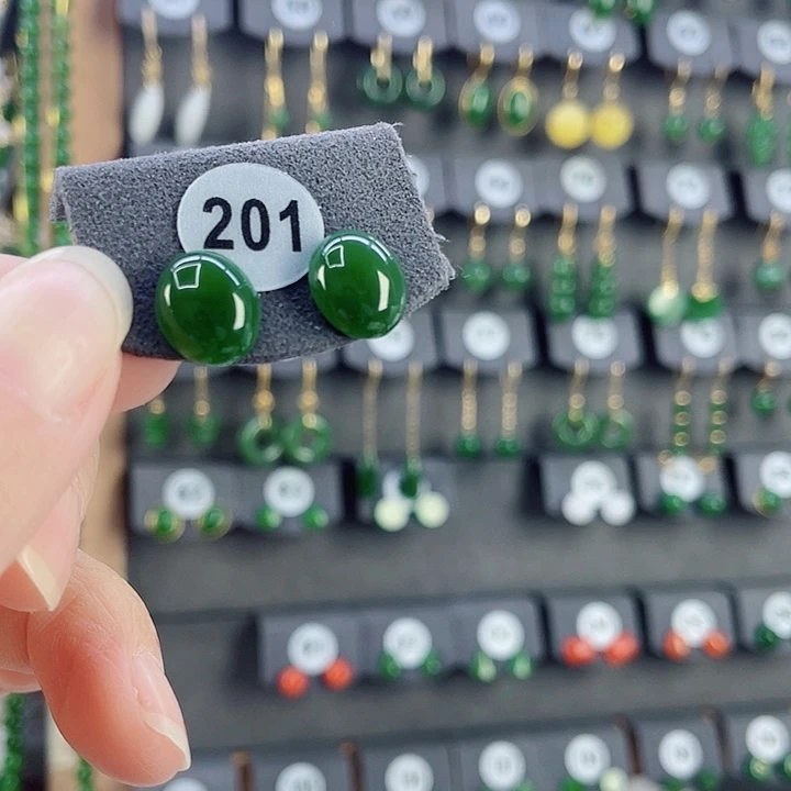 18K金镶嵌和田玉耳饰