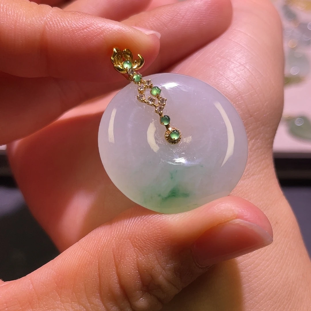 翡翠未镶嵌颈饰扣子