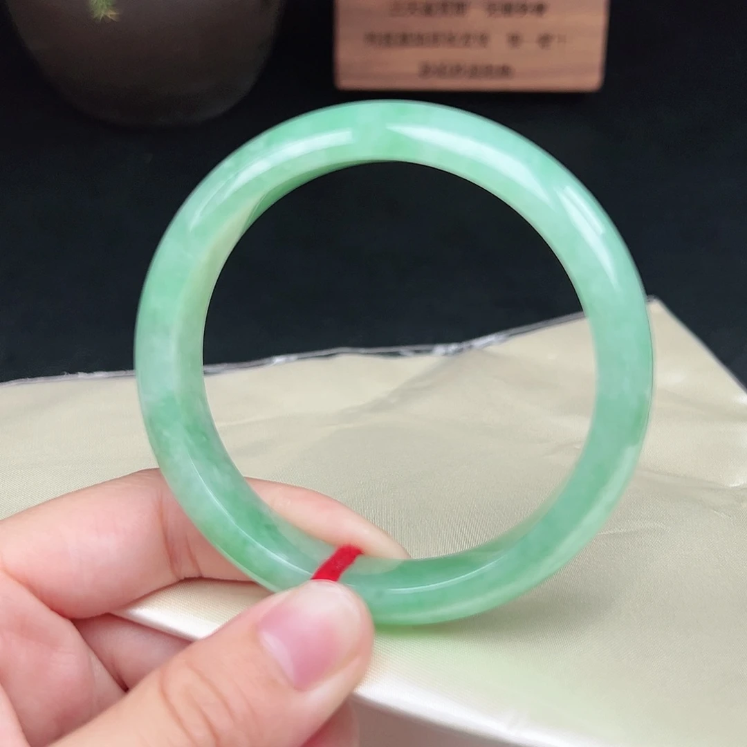 翡翠未镶嵌手镯满圈满绿