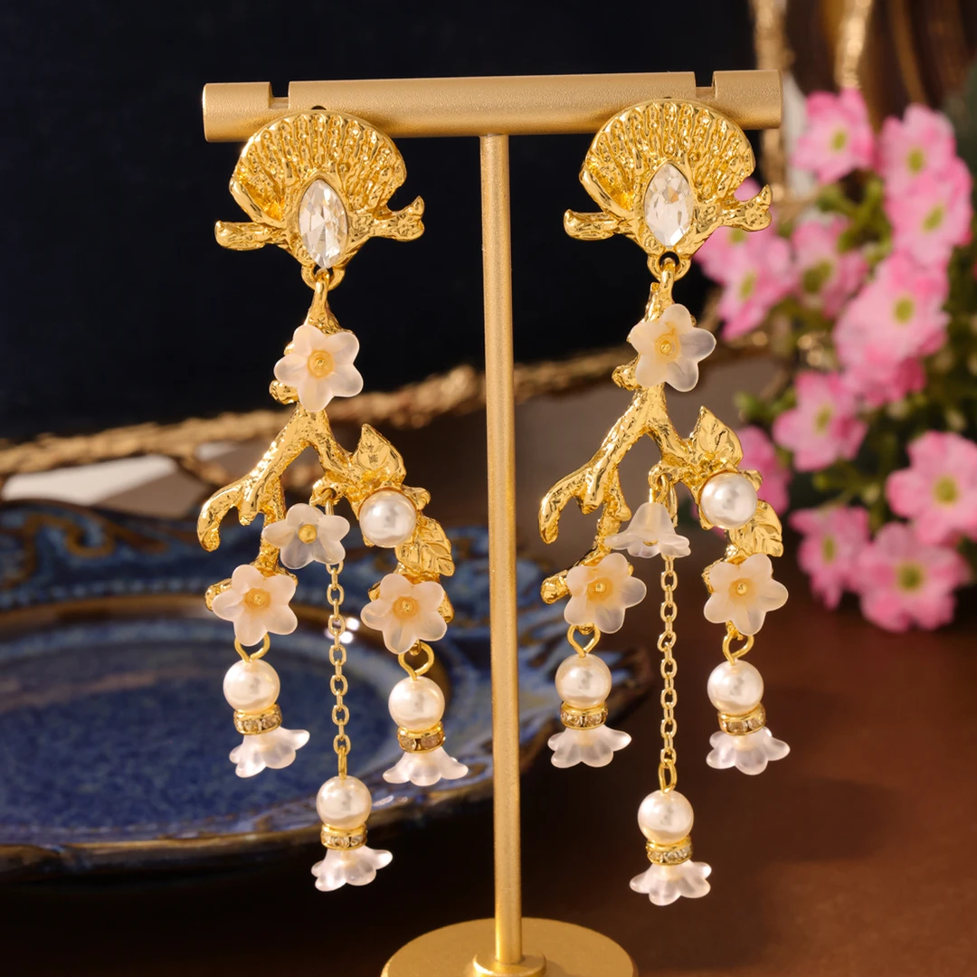 铜合金仿珍珠耳饰 复古金色女素款百搭耳饰气质复古/宫廷法式耳钉