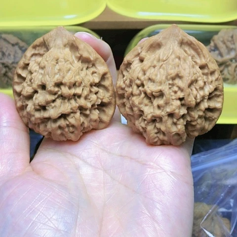 【闪购商品】文玩核桃吊坠官帽46尺