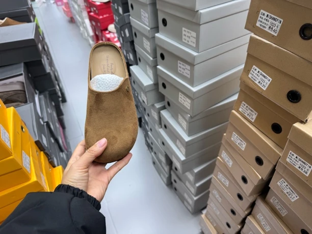 1023百搭中跟复古港风包头透气低帮纯色坡跟反绒包头拖