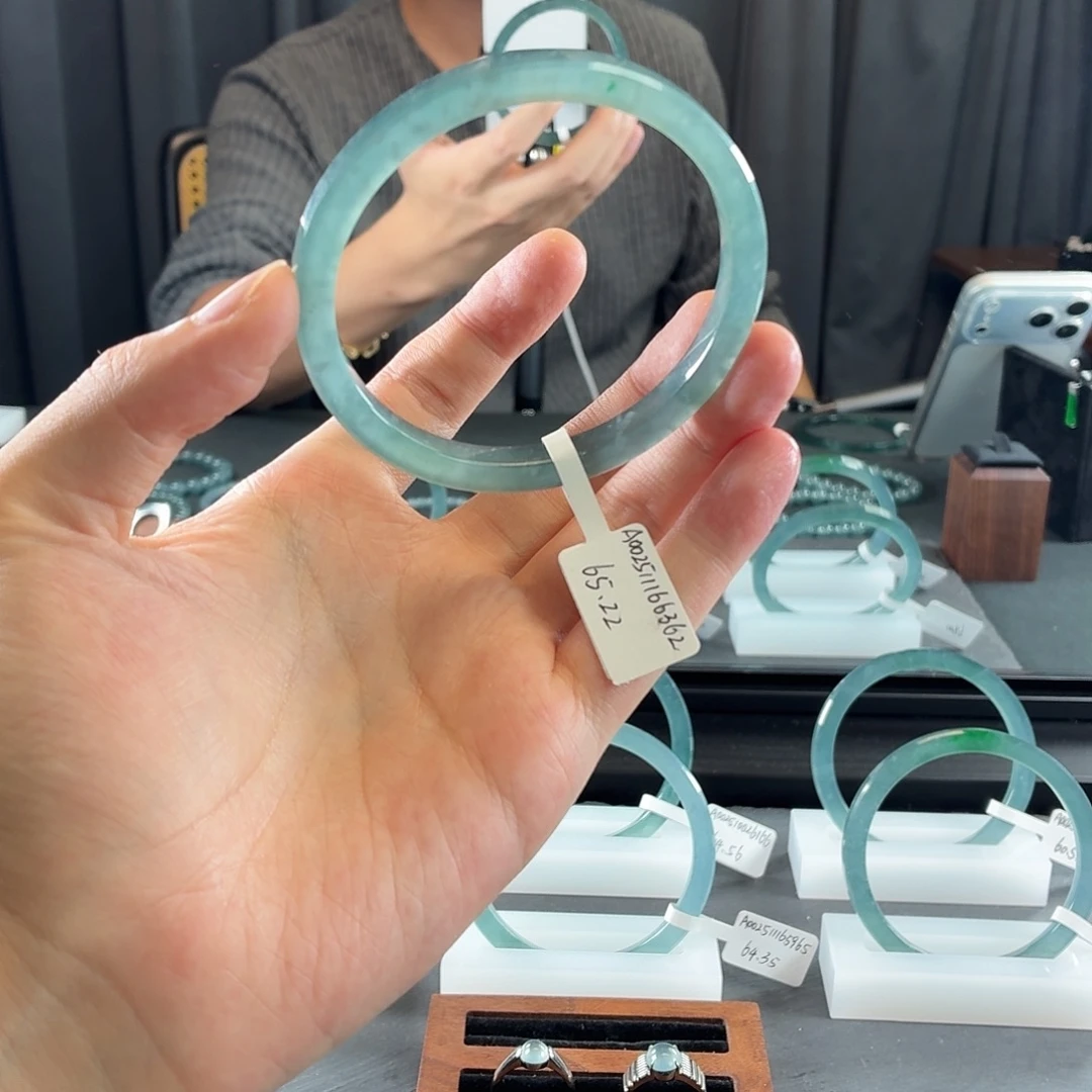 y***d翡翠未镶嵌手镯65.22
