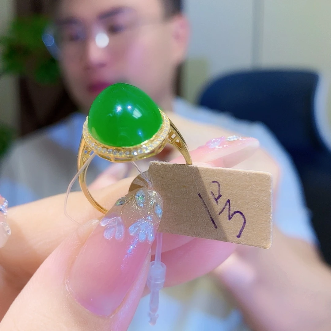 18K金镶嵌戒指和田玉（碧玉）叱*柔