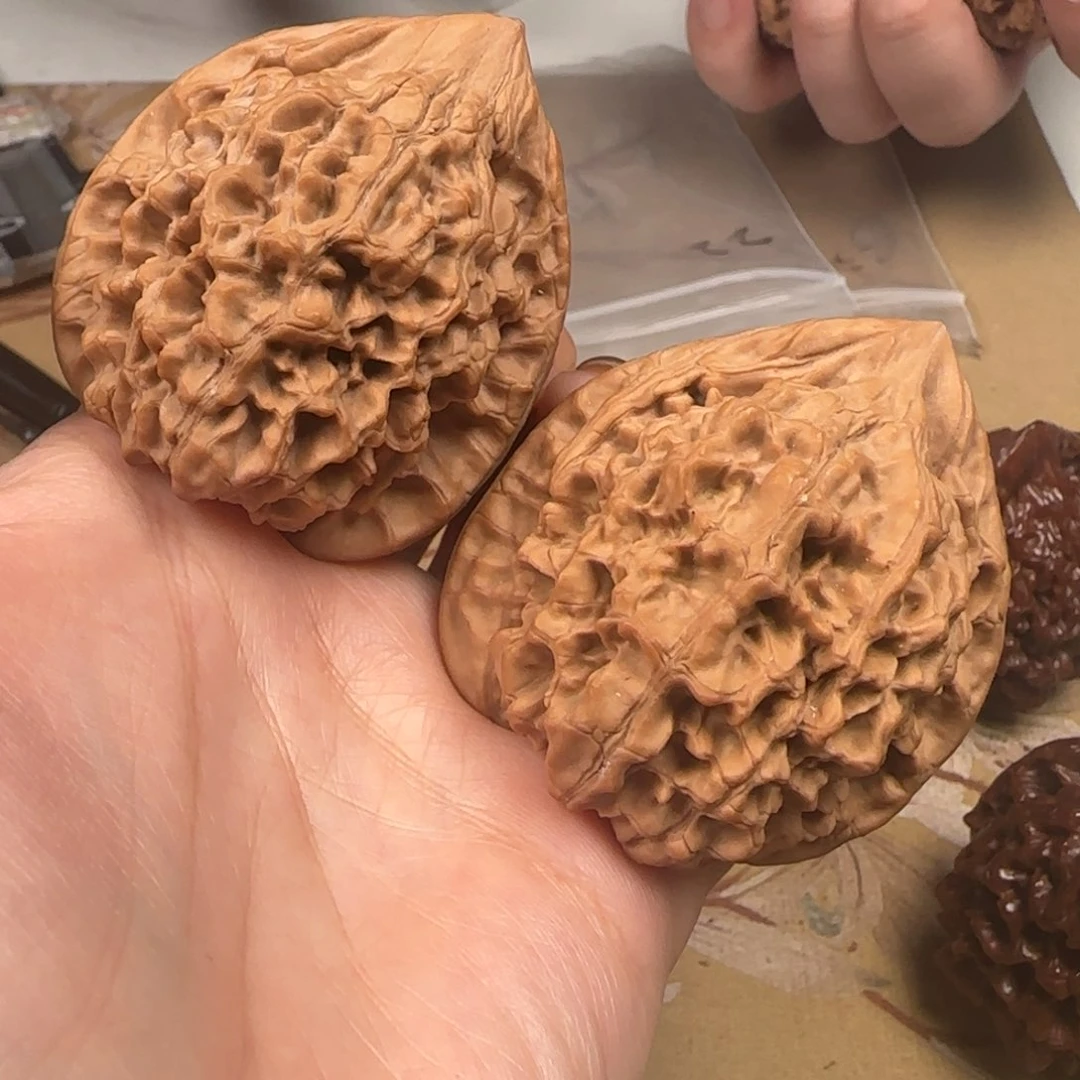 文玩核桃吊坠山地高官47-22