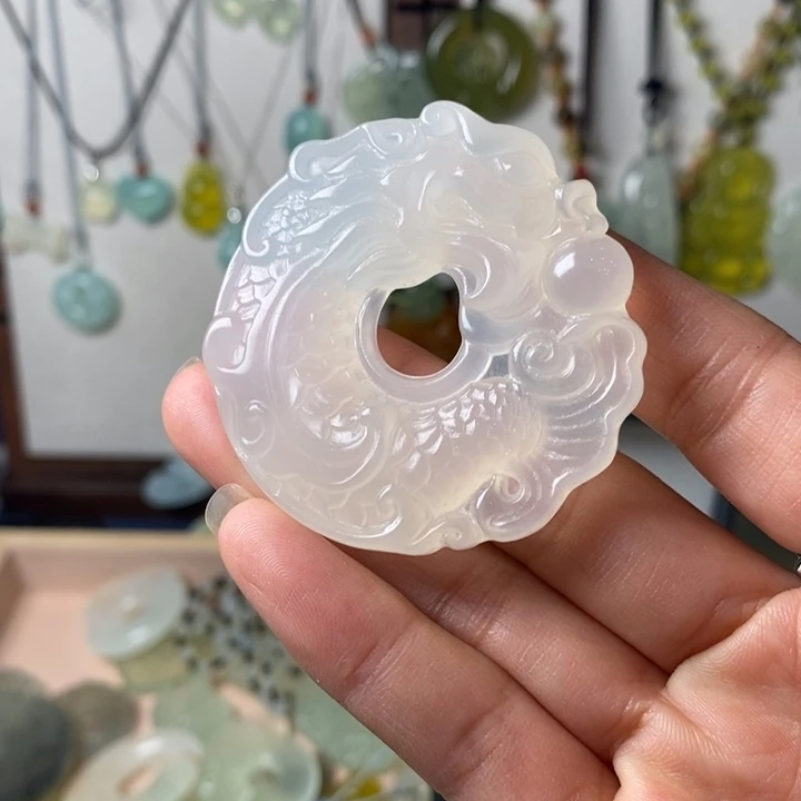 蛇纹石玉颈饰未镶嵌