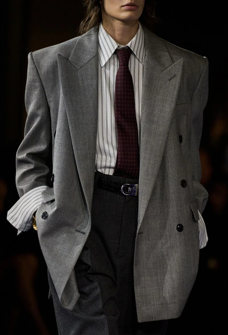 宽松型纯色戗驳领格雷系西装