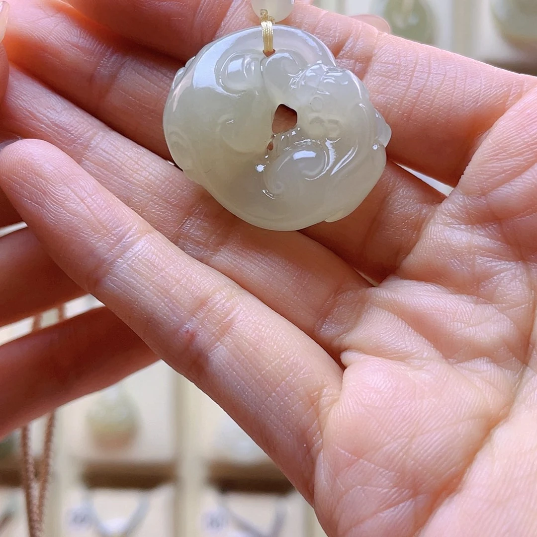和田玉吊坠(赠链)未镶嵌树****?