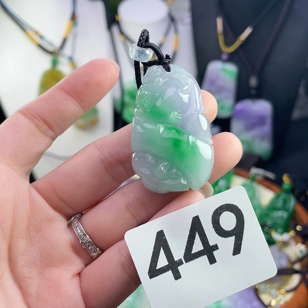 翡翠未镶嵌吊坠(赠链)