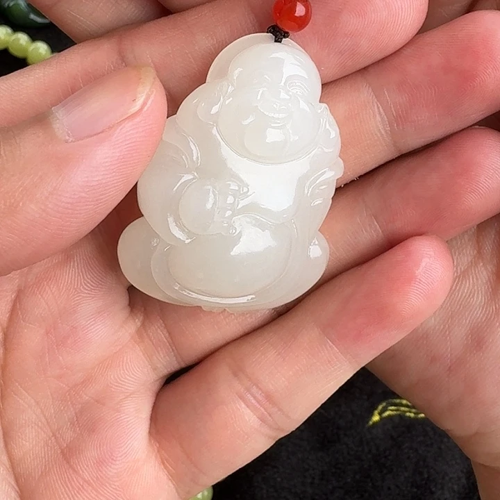 和田玉未镶嵌颈饰T****莹