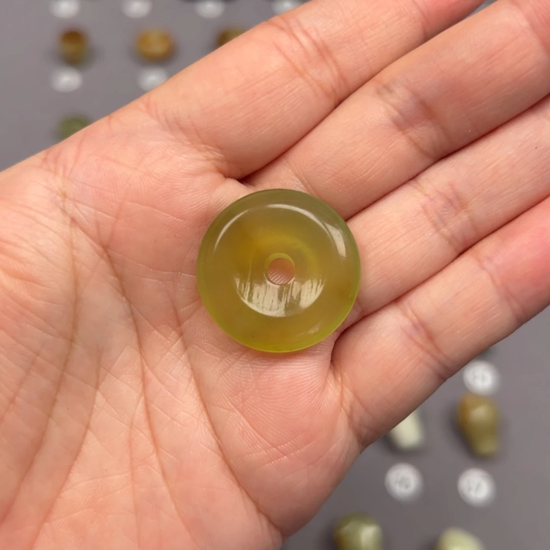 未镶嵌蛇纹石玉颈饰