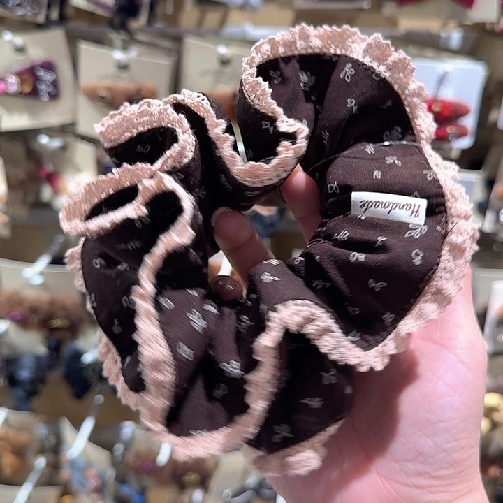 棕色碎花蛮腰大肠圈