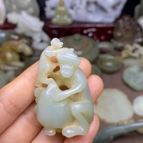 和田玉未镶嵌把件