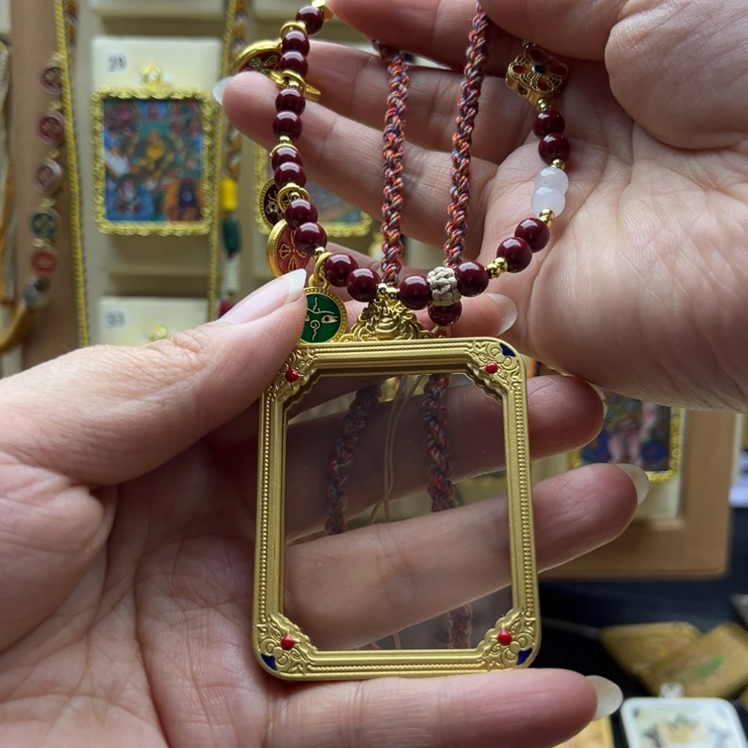 水**片唐卡是由法国巴黎著名作家