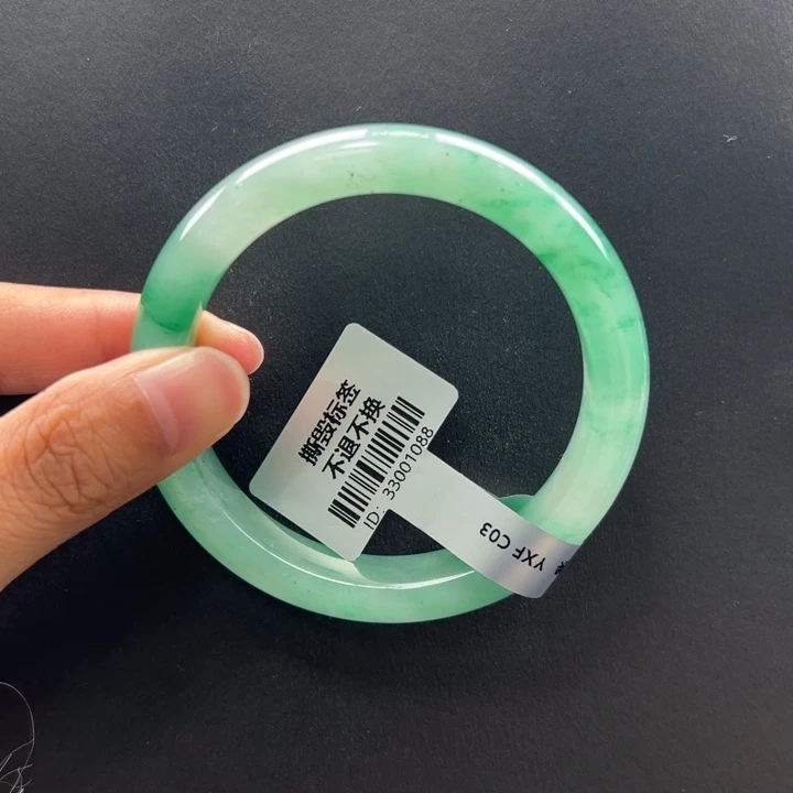 石英质玉未镶嵌手镯秋秋 55.0