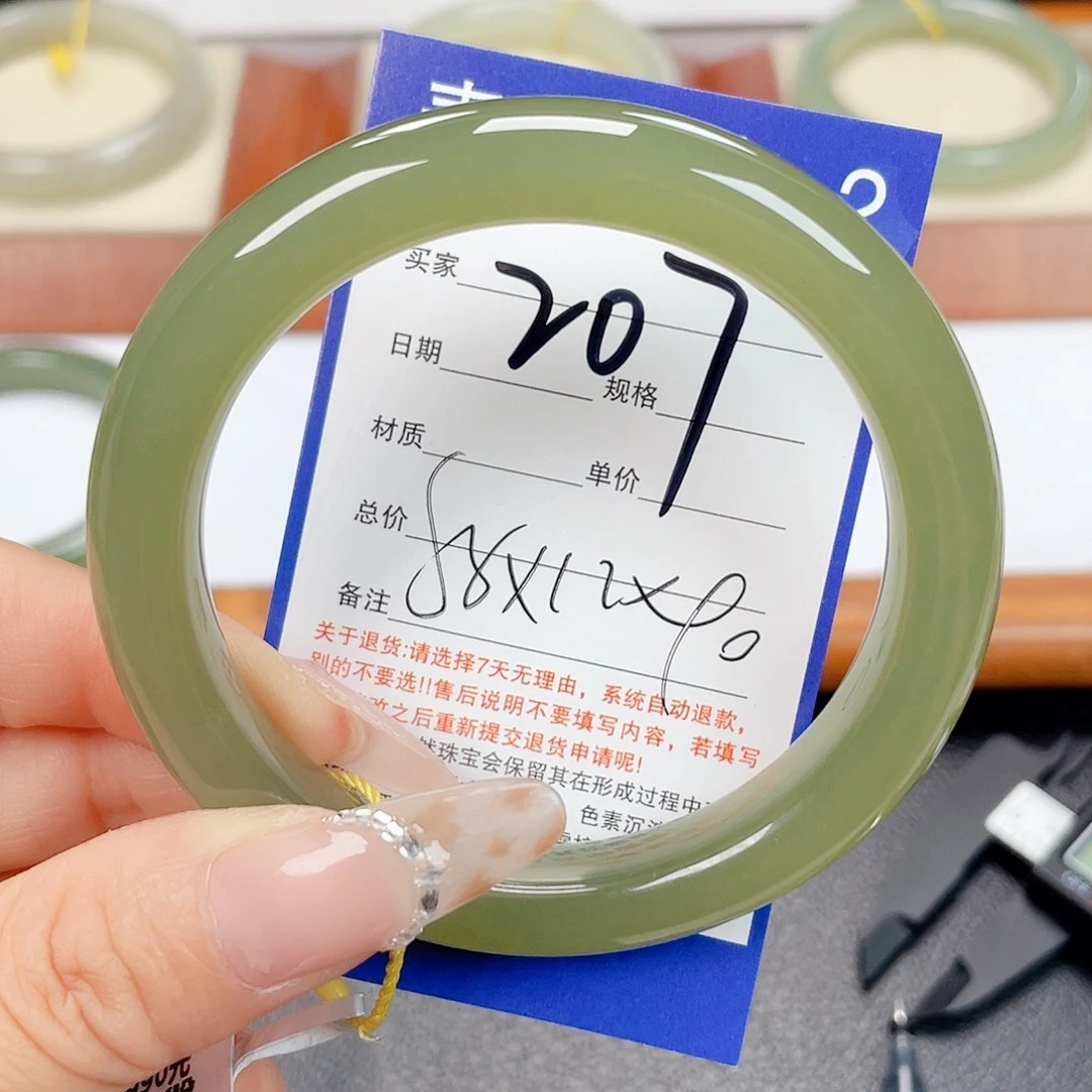 和田玉未镶嵌手镯