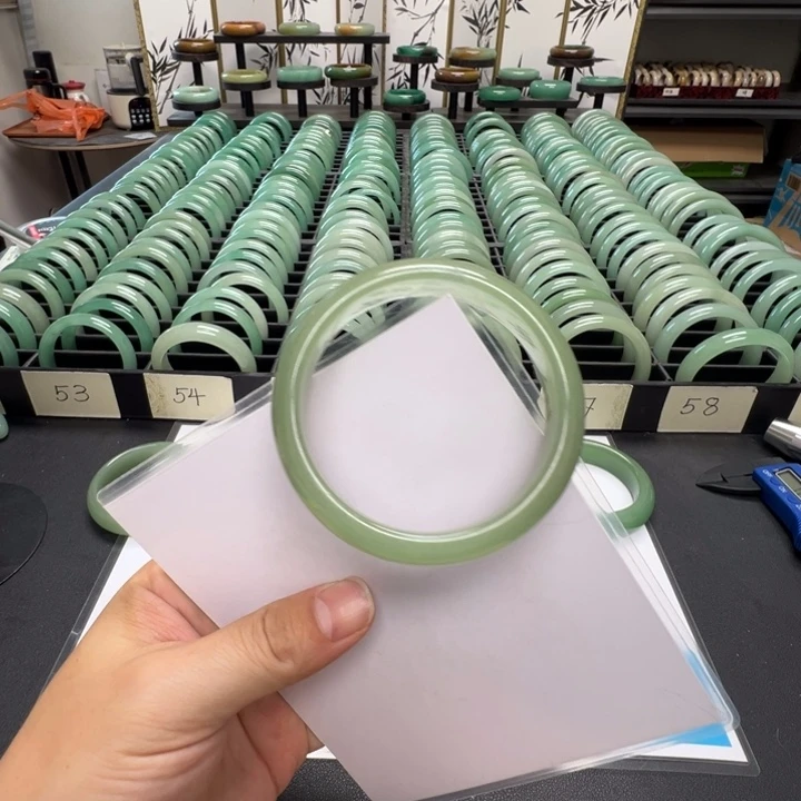 东陵石手镯未镶嵌