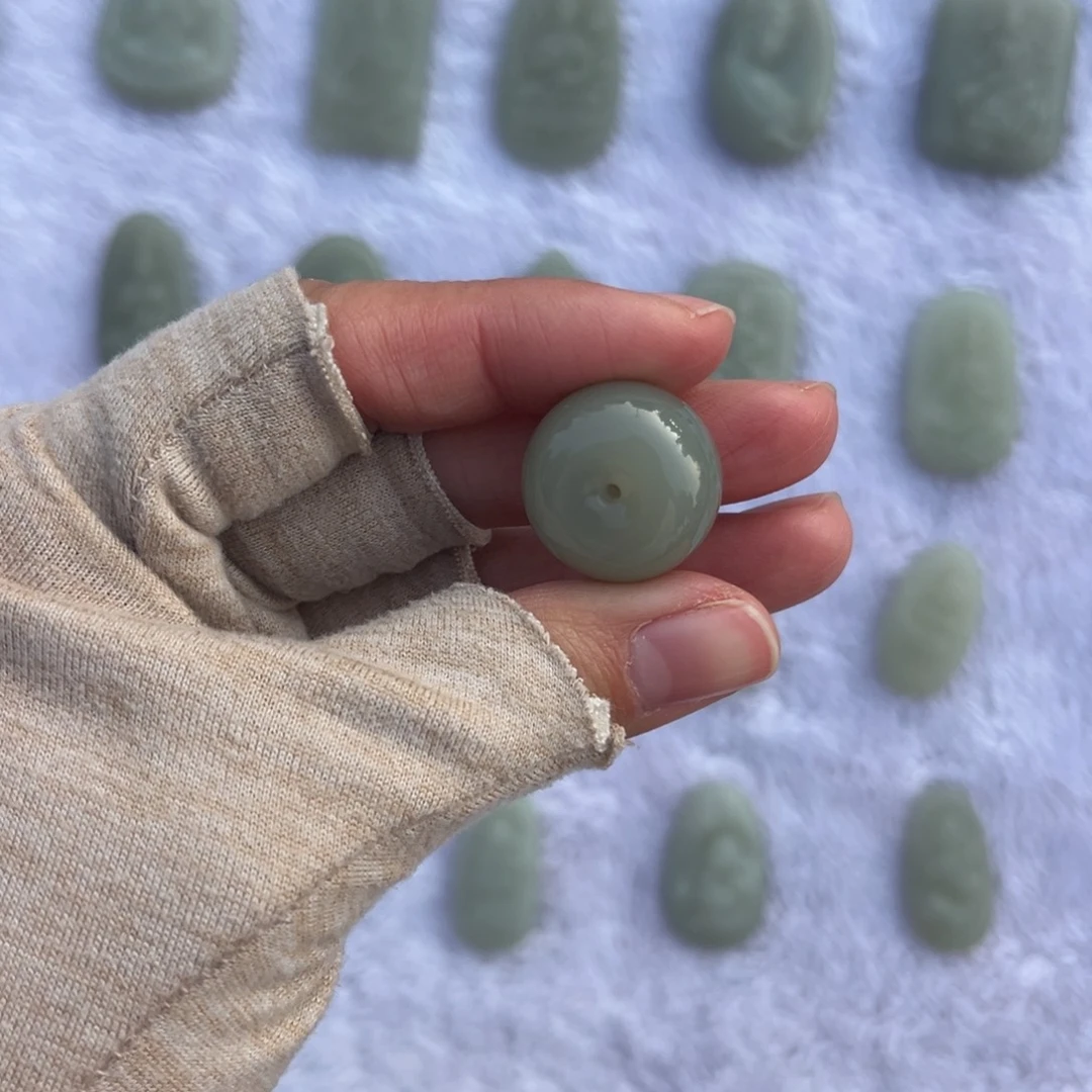 不***财和田玉未镶嵌颈饰