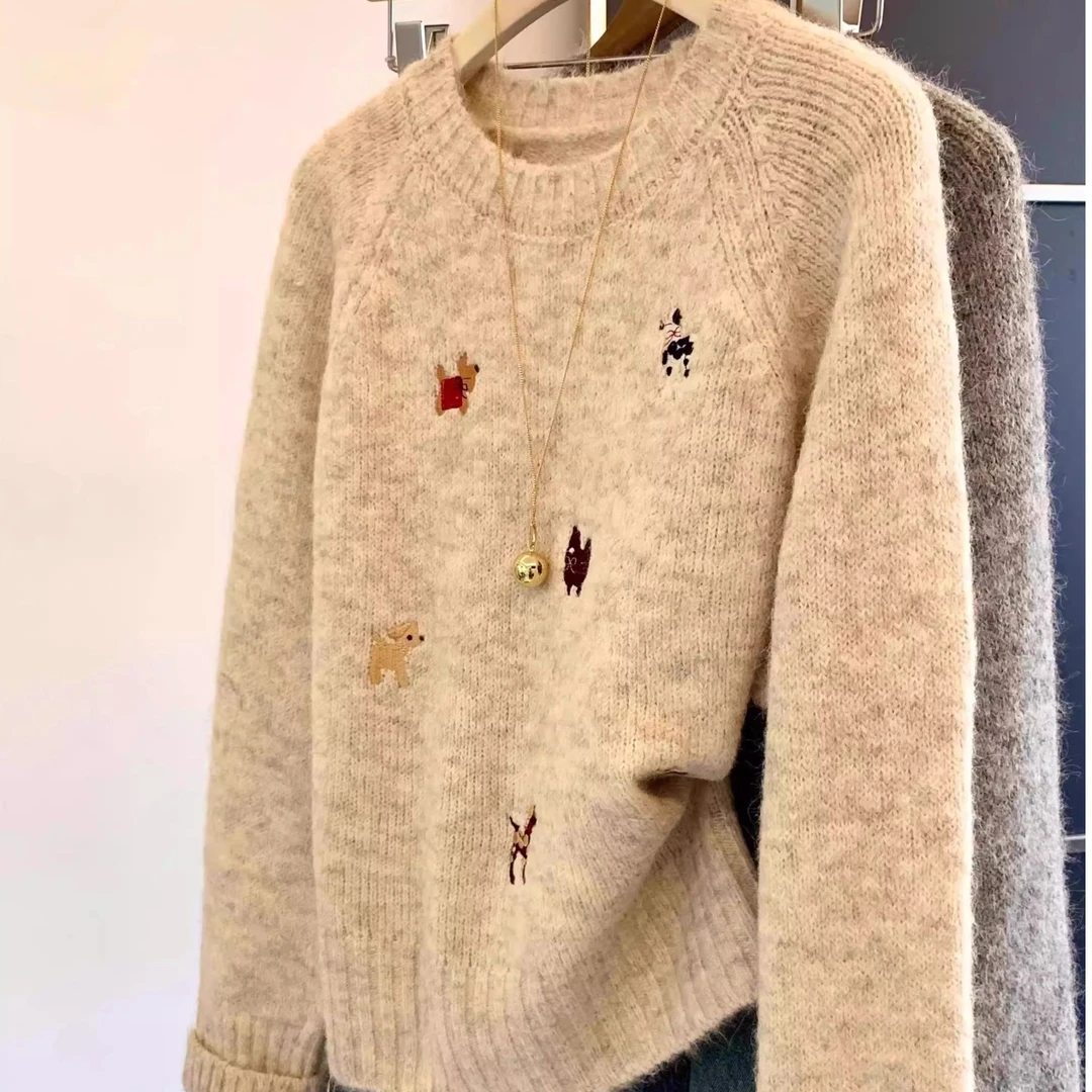 小狗卡通刺绣圆领套头毛衣女秋冬新款设计感小众软糯亲肤针织上衣