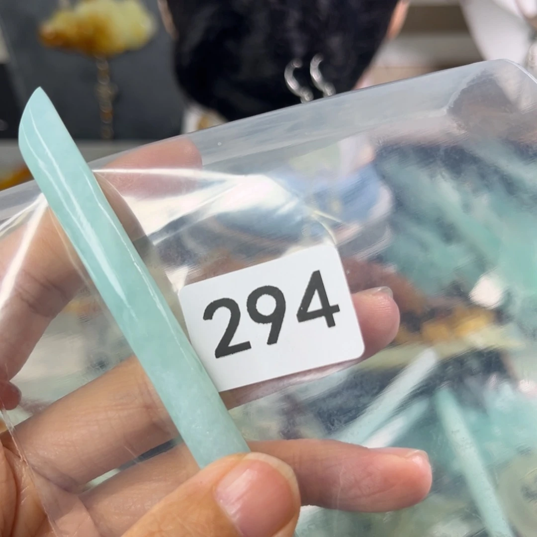 岫玉未镶嵌耳饰毛*球