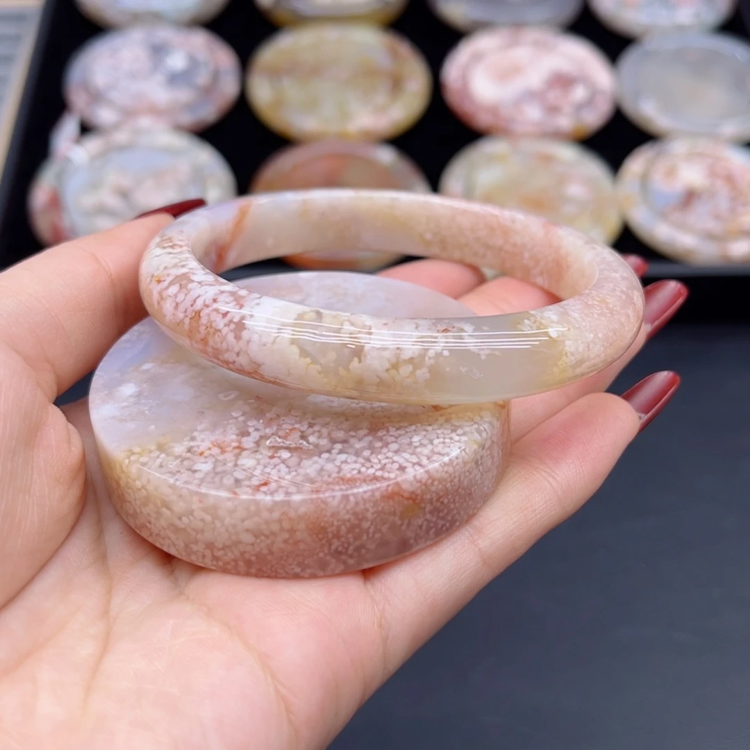 玛瑙/玉髓手镯未镶嵌63