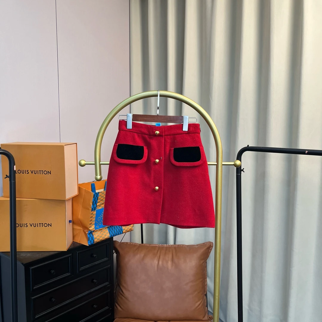 99新 MIU MIU/缪缪 梅芙 红色口袋金扣短裙 38码