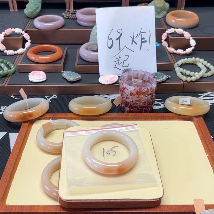 未镶嵌手镯石英质玉小**?105