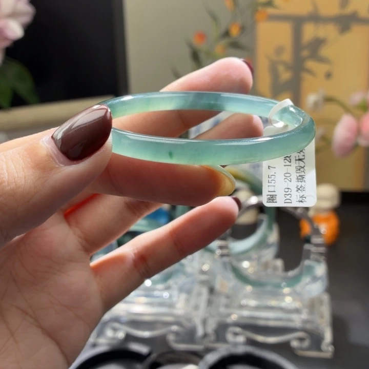 翡翠未镶嵌手镯冰绿55.7贵妃