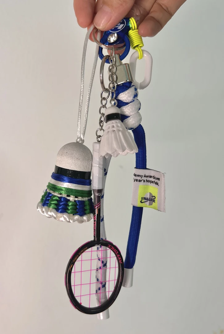 雷霆80迷你羽毛球拍挂件+手工羽毛球挂件